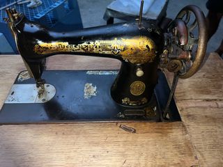 Αυθεντική ραπτομηχανή Singer 1925 - Ιδανική για διακόσμηση ή μετατροπή σε τραπέζι