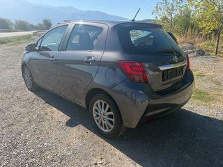 Toyota Yaris 2015-thumb-1