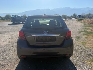 Toyota Yaris 2015-thumb-2