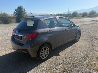 Toyota Yaris 2015-thumb-3