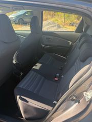 Toyota Yaris 2015-thumb-6