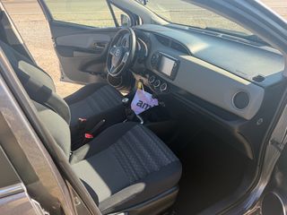 Toyota Yaris 2015-thumb-8