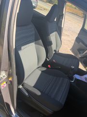 Toyota Yaris 2015-thumb-9