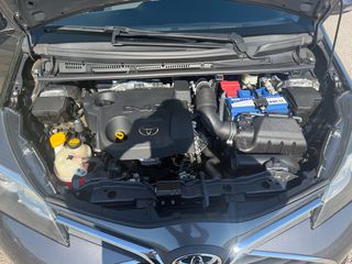 Toyota Yaris 2015-thumb-10