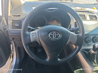 Toyota Auris 2010 SUPERCARS XANIA-thumb-5