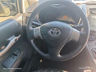 Toyota Auris 2010 SUPERCARS XANIA-thumb-9