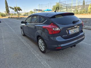 Ford Focus 2011-thumb-6