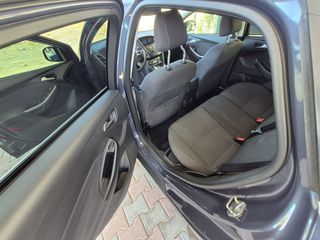 Ford Focus 2011-thumb-10