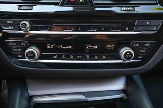 Bmw 520 2019 2.0 Diesel 190hp (NAVI-ΘΕΡΜΑΙΝΟΜΕΝΑ)-thumb-39