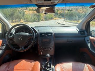 Mercedes-Benz A 170 2004-thumb-11