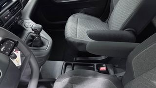 Opel Combo 2026 EDITION 1.5 DIESEL 102 L2H1 7 SEATS/OPEL BESIKOS-thumb-37