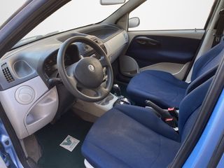 Fiat Punto 2005 8V-thumb-10