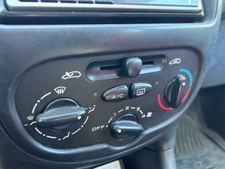 Peugeot 206 2001-thumb-8