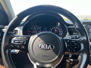 Kia Stonic 2018 1.6 diesel-thumb-18