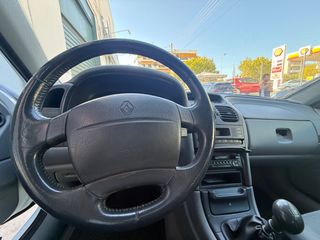 Renault Laguna 1998-thumb-17