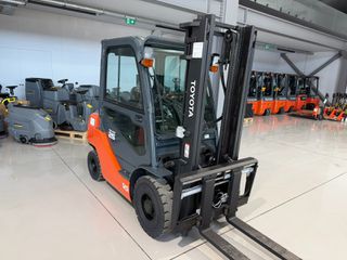 Toyota 2012 02-8FDF25-thumb-1
