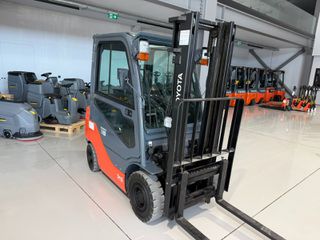 Toyota 2016 02-8FDF18-thumb-1