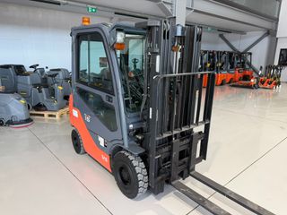 Toyota 2016 02-8FDF15-thumb-1