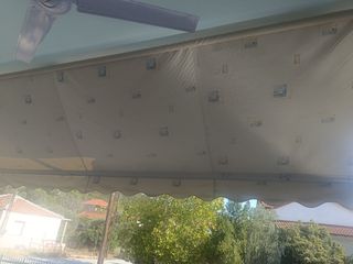 Πωλείται τέντα με σπαστους βραχίονες 6 μέτρα.