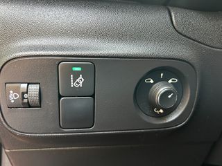 Citroen C3 2018 1.2 PureTech Feel- AUTOMATIC-NAVI-LANE-thumb-40