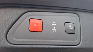 Peugeot 3008 2018 GT Look_διχρωμία_ηλεκτρικό πορτμπαγκάζ_keyless_navi-thumb-14