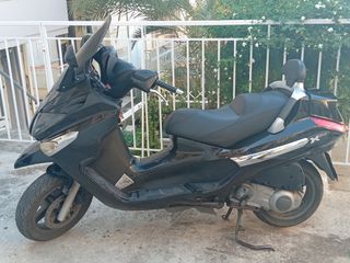 Piaggio XEvo 250 2010-thumb-1