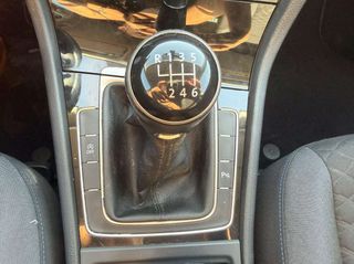 Volkswagen Golf 2018-thumb-19