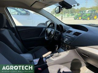 Mazda 2011-thumb-8