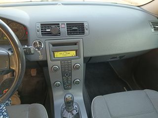 Volvo C30 2009-thumb-11