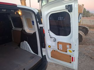 Ford Transit Connect 2017-thumb-21