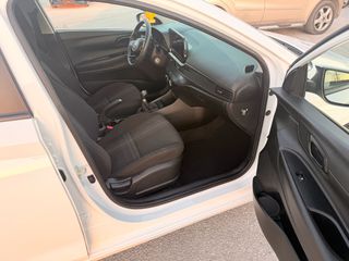 Hyundai i 20 2024 84hp camera navi-thumb-16