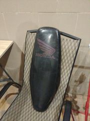 honda σέλα κόκκινη