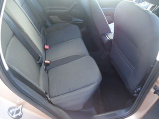 Volkswagen Polo 2018-thumb-12