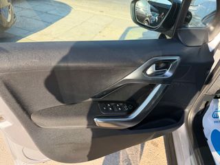 Peugeot 2008 2017 1.2cc  PureTech/Automatic ALLURE Navi Camera/-thumb-28