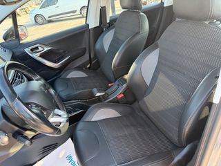Peugeot 2008 2017 1.2cc  PureTech/Automatic ALLURE Navi Camera/-thumb-20