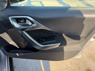 Peugeot 2008 2017 1.2cc  PureTech/Automatic ALLURE Navi Camera/-thumb-29