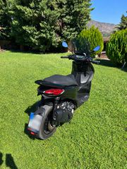 Piaggio Beverly 300 2024 HPE DEEP BLACK-thumb-2