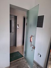 Γυάλινη πόρτα εισόδου