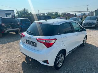 Toyota Yaris 2019-thumb-5