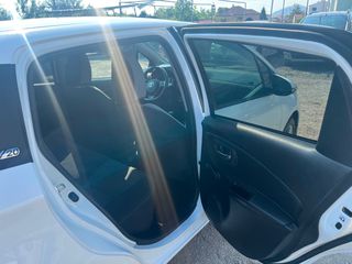 Toyota Yaris 2019-thumb-9