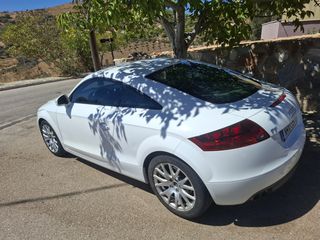 Audi TT 2009-thumb-2