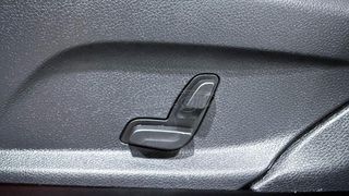 Mercedes-Benz GLC 300 2020 e PLUG-IN 4MATIC AMG LINE SUN. PAN./AUTOBESIKOS-thumb-24