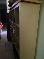 βιβλιοθηκη ΙΚΕΑ σε καλη κατασταση μεταφορα απο τον αγοραστη χωρις να λυθει