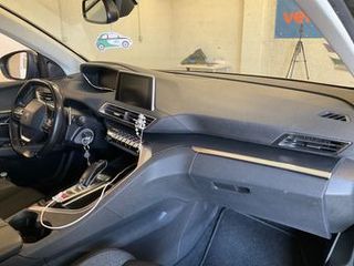 Peugeot 3008 2019-thumb-12