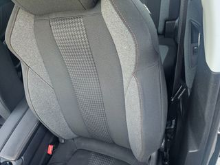 Peugeot 3008 2019-thumb-24