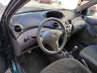 Toyota Yaris 2002 1.3 VVTI-thumb-3