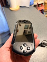Sony psp + 2 games-thumb-2