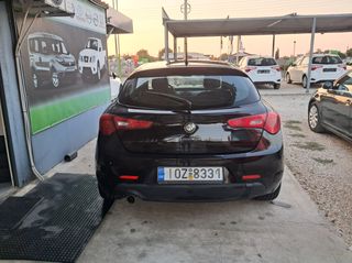 Alfa Romeo Giulietta 2010-thumb-3