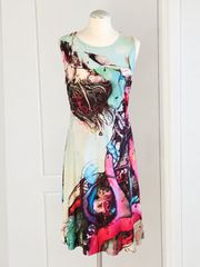 Φόρεμα Zelia με εντυπωσιακό abstract print – M