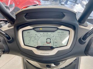 Piaggio Beverly 300 2024 HPE-thumb-4